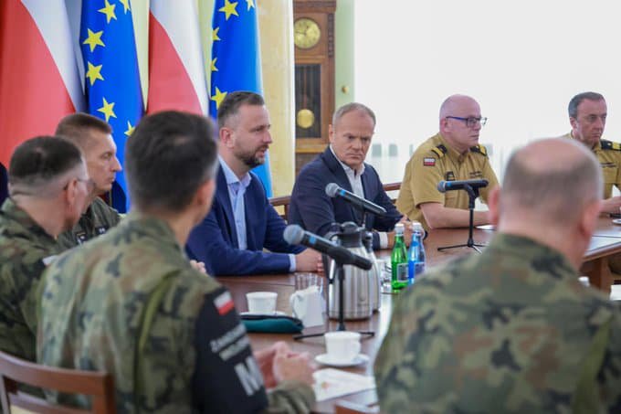 Міністр оборони Польщі коментує інцидент з ракетою: "Війна поруч, нас розділяють лише метри"