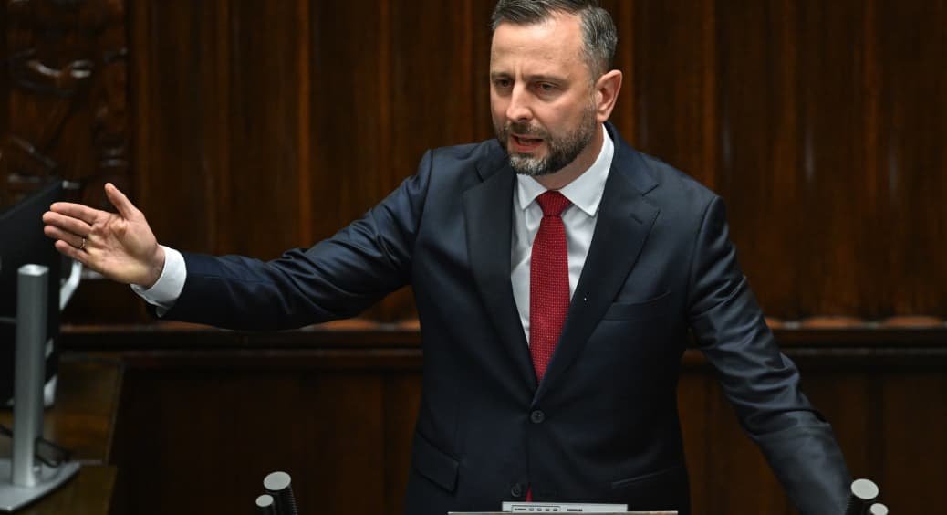 Міністр оборони Польщі: опозиція сприймає Україну як ворога, а не Росію