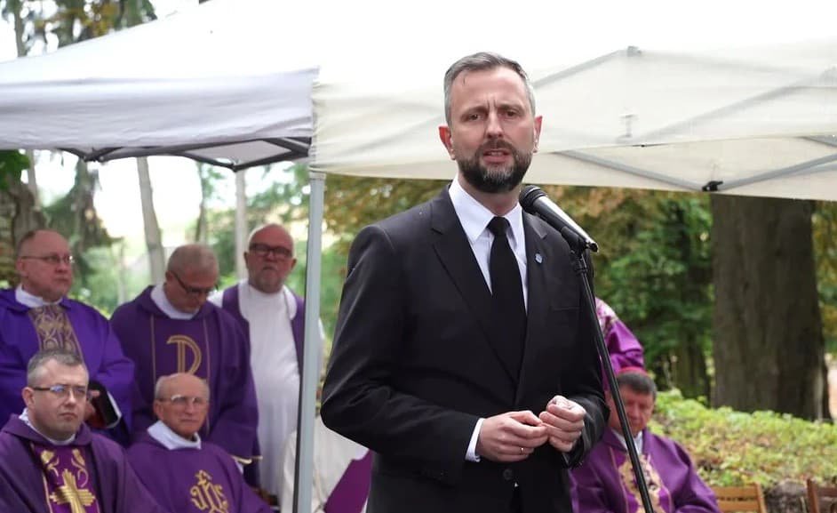 Міністр оборони Польщі в Волинській області закликав до примирення та протидії "спіралі ненависті"