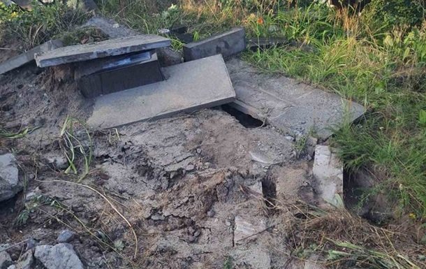 На Харківщині з кладовища зник радянський танк