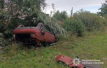 На Львівщині внаслідок ДТП з автомобілем Audi A4 до лікарні потрапили троє осіб