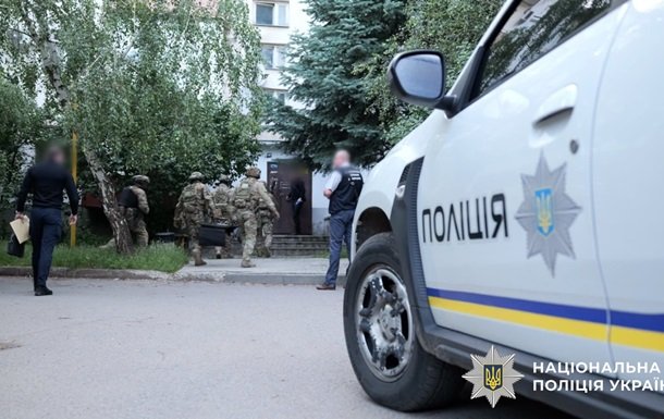 На Закарпатті виявлено канал збуту наркотиків через іграшки та валізи