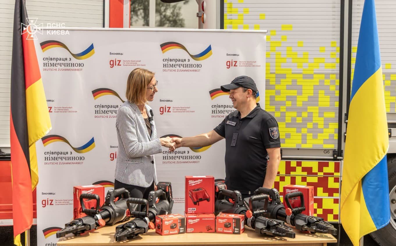 Німеччина надала ДСНС України 10 комплектів обладнання для порятунку з-під завалів