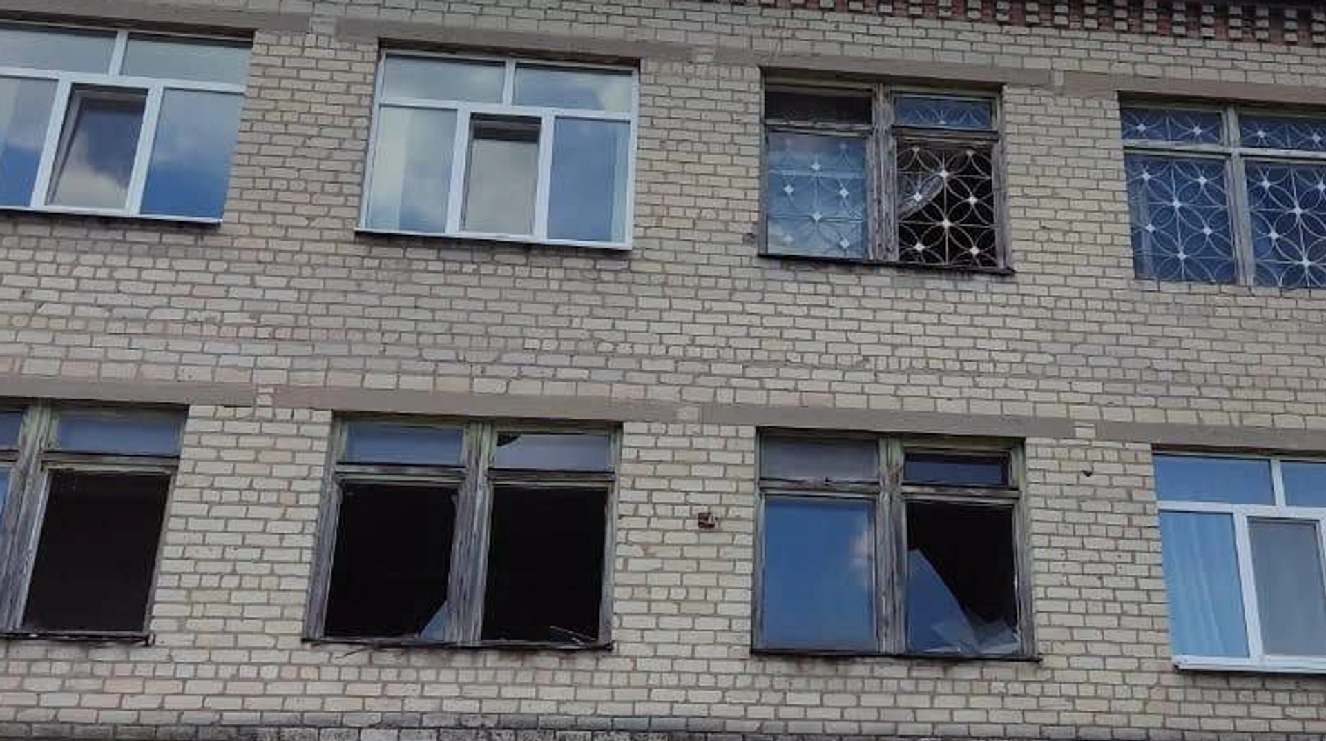 Обстріл будівлі ДПС на Донеччині: російські війська завдали удару