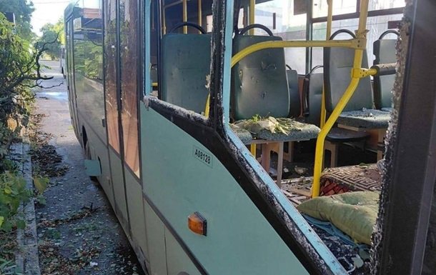 Російські війська завдали удару по маршрутці та зупинці у Херсоні