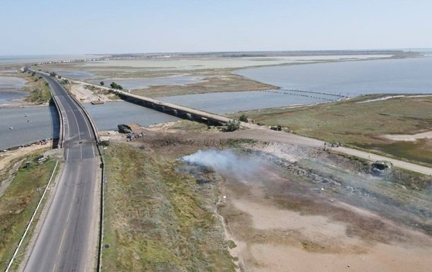 Російські війська завершують будівництво насипу на в'їзді до Криму замість Чонгарського мосту