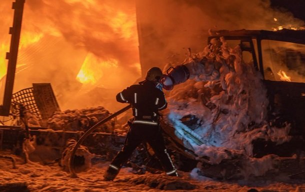 Російський ракетний обстріл Нова пошта в Сумах: троє загиблих унаслідок атаки