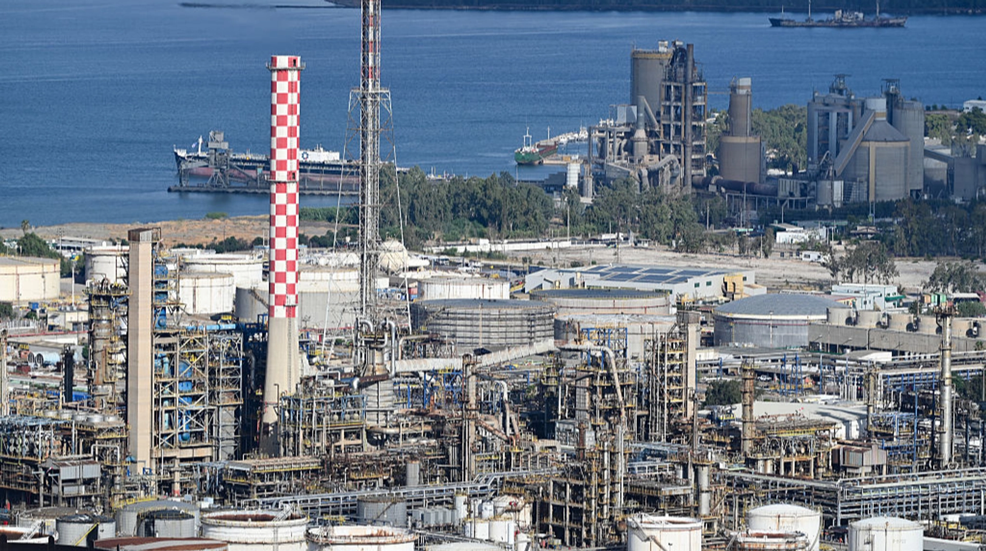 Саудівська Аравія зупинила дві ракети, що загрожували нафтопереробним заводам