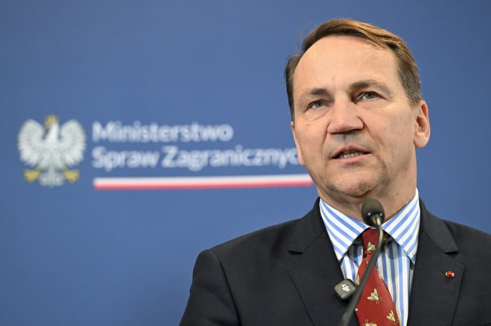 Сікорський: Росія не має ресурсів для нападу на Польщу, але готує нові провокації