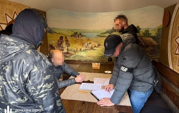 Слідство у справі про хабар у 100 тисяч доларів за участю високопосадовця Укрзалізниці завершено