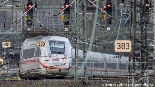 Співробітник Deutsche Bahn випав з поїзда під час суперечки з пасажиром