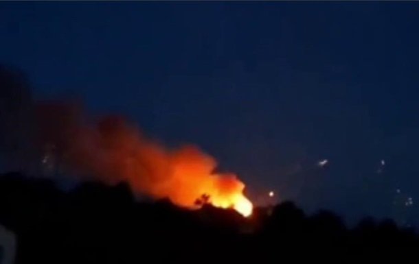 У Донецьку сталася пожежа на складі боєприпасів, зафіксовано вибухи.