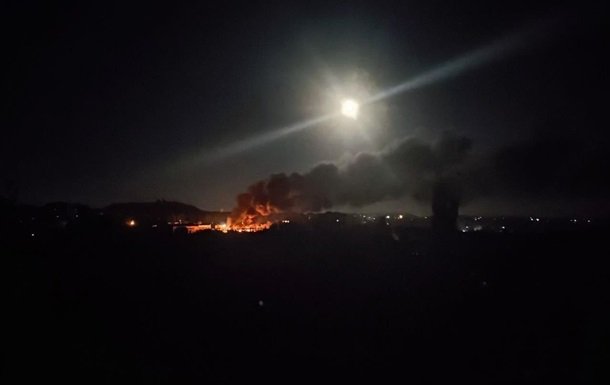 У Донецьку зафіксовано обстріл та виникнення пожежі