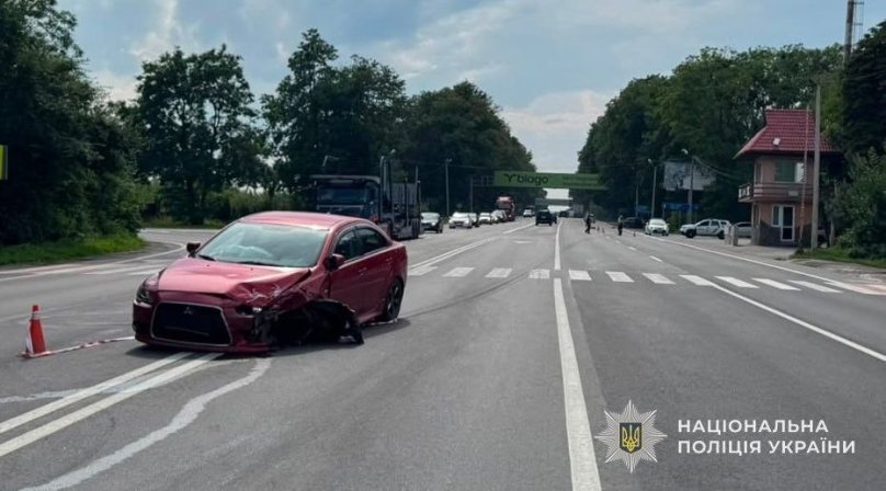 У ДТП з Skoda у кущах постраждав 54-річний водій, його госпіталізовано