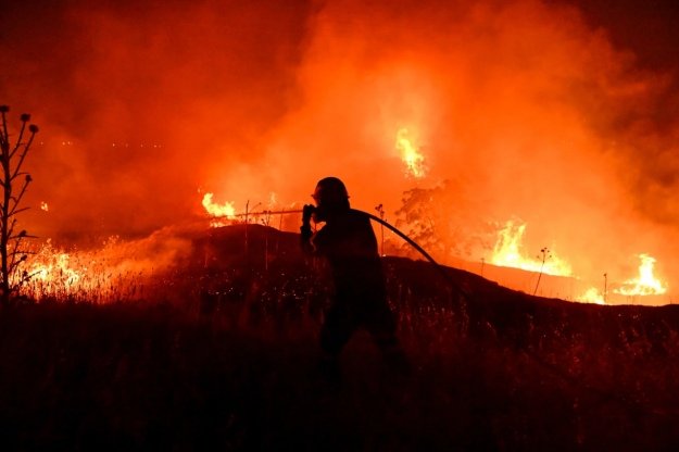 У Греції через масове поширення лісової пожежі розпочато евакуацію населення