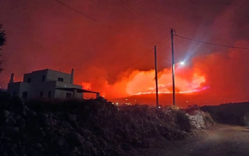 У Греції тривають бої з великою лісовою пожежею на острові