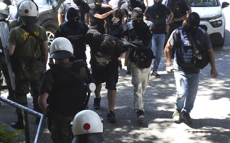 У Греції відкрито справу проти підозрюваних у нападі на оселі членів керівної партії