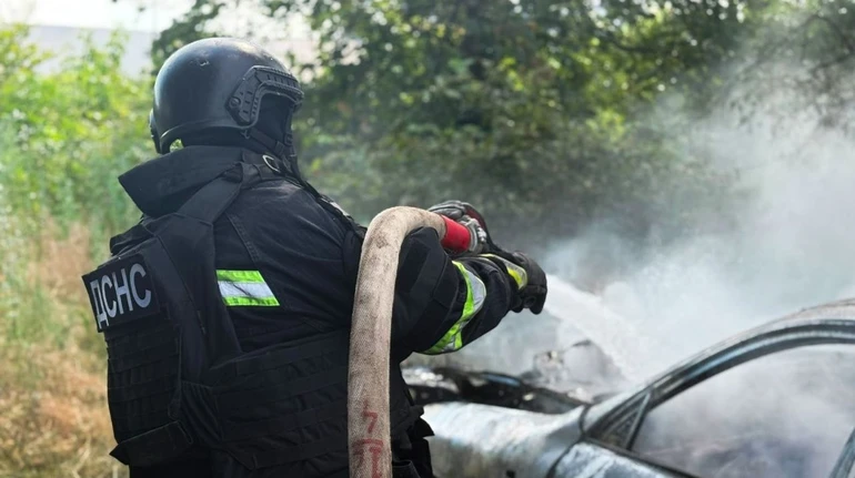 У Харкові внаслідок атаки російських БпЛА постраждали АЗС та автомобіль комунальників