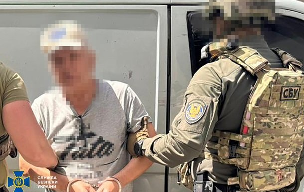 У Херсоні затримали чоловіка, який сприяв відновленню роботи заводу для російських військ