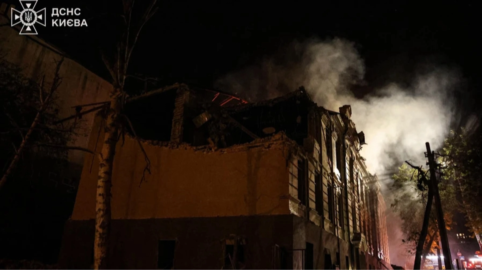У Києві сталося пожежа в ТРЦ внаслідок російської атаки