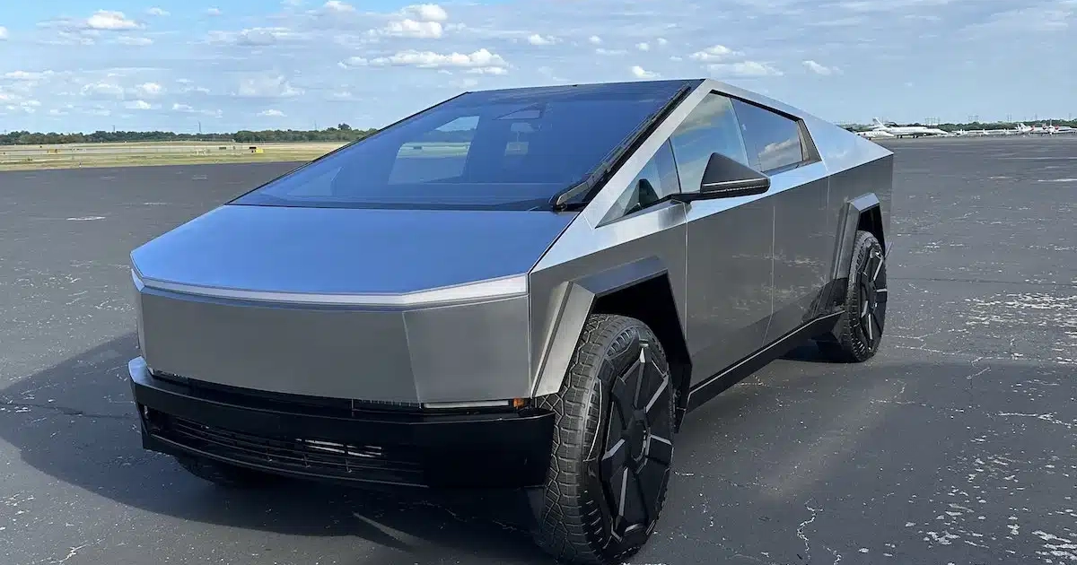 У львів'янина оштрафували за порушення правил на Tesla Cybertruck: автомобіль підлягає конфіскації