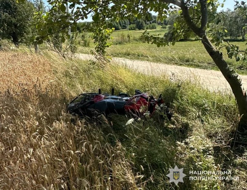 У Львівській області 22-річний мотоцикліст загинув внаслідок зіткнення з деревом