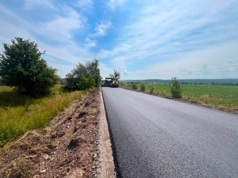 У Львівській області триває ремонт дороги, що з'єднує два села