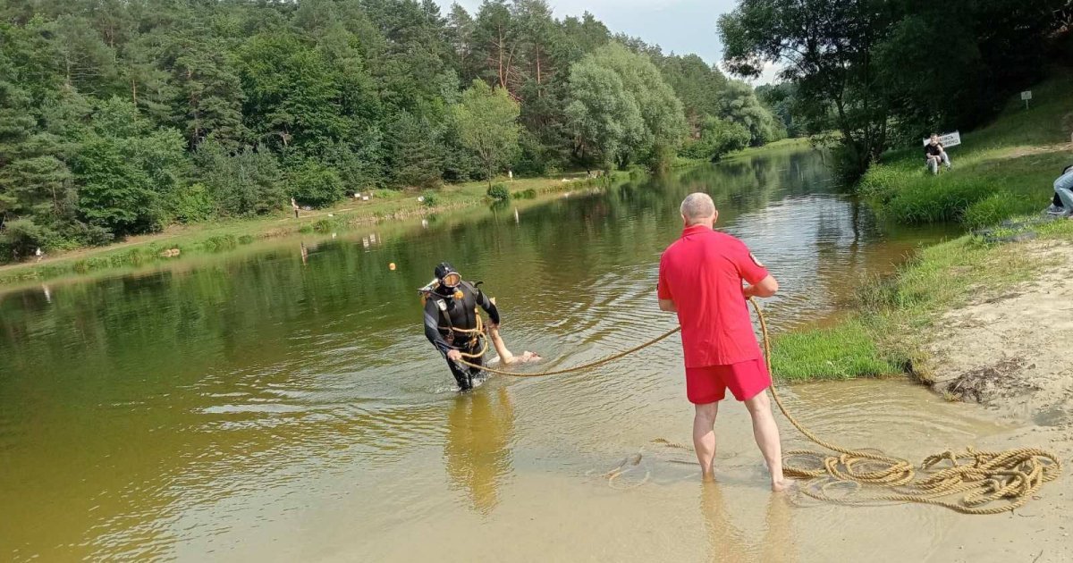 У Львівській області з озера витягли тіло невідомого чоловіка