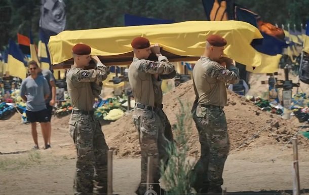 У Миколаєві провели похорони командира 154-ї окремої мотопіхотної бригади, виявленого з мертвим тілом