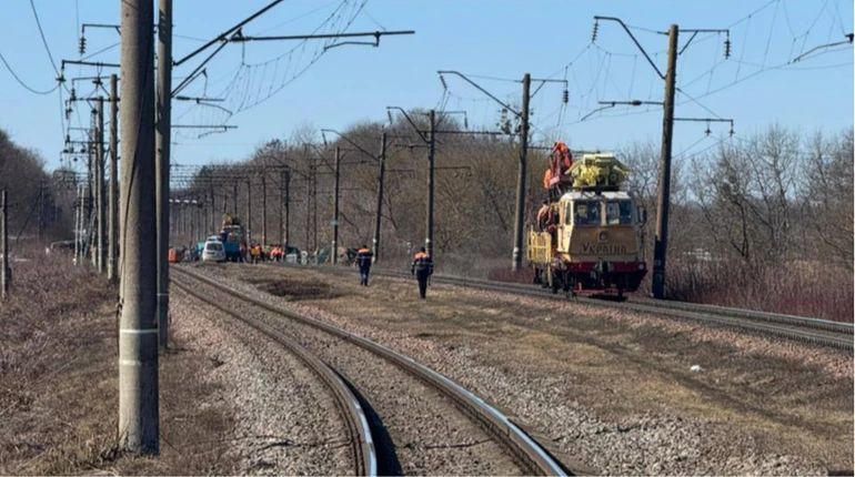 У Полтавській області на залізничному мосту сталася пожежа: загорілися дроти