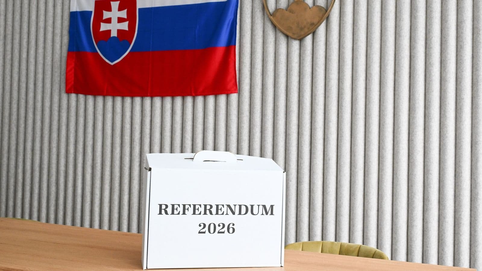 У Словаччині стартував референдум про "довічні" пенсії та відновлення спеціалізованої прокуратури