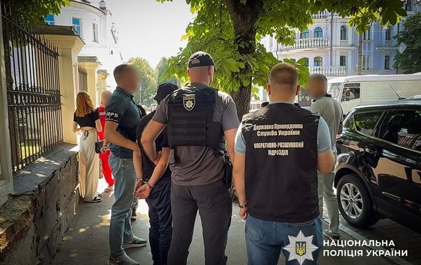 У Сумській області пара організувала схему продажу "батьківства" для виїзду чоловіків за кордон