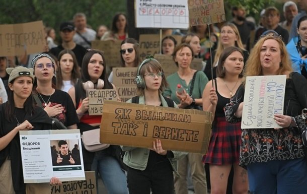 У українців зростає вимога повернення Федорова на посаду