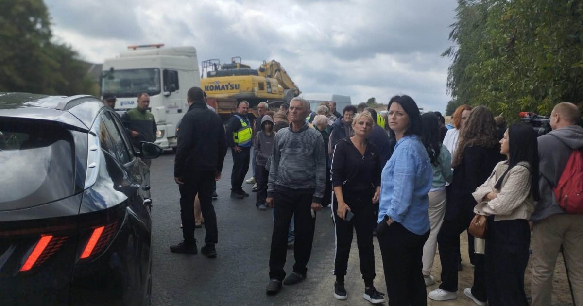 У відповідь на протест мешканців Гряди планують облаштування зупинок на трасі до кордону