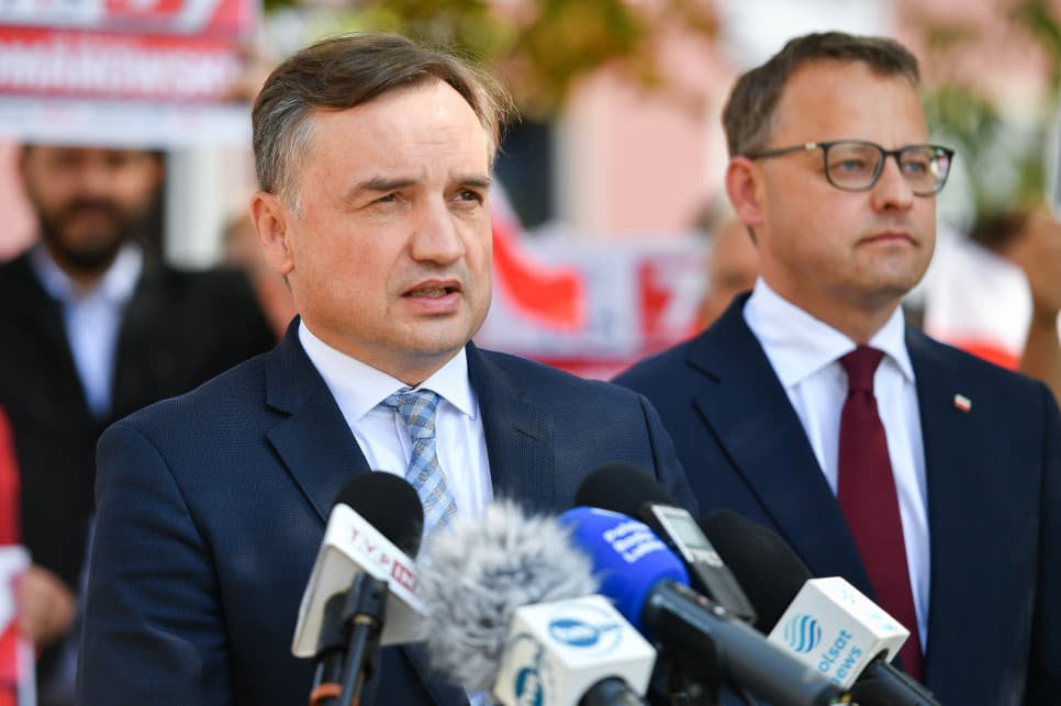 Угорщина позбавила статусу біженця колишніх посадовців, які втекли з Польщі