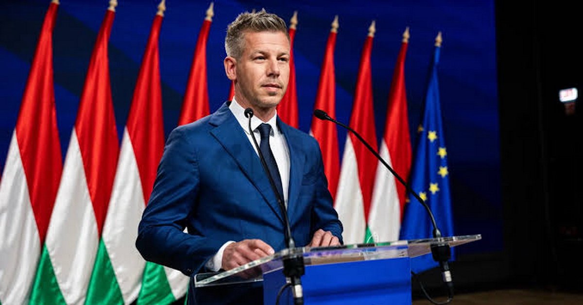 Угорщина призупинила підтримку кластерних ініціатив, новий уряд Молдови на старті, поліція проводить обшуки в резиденції Гітлера: головні новини дня