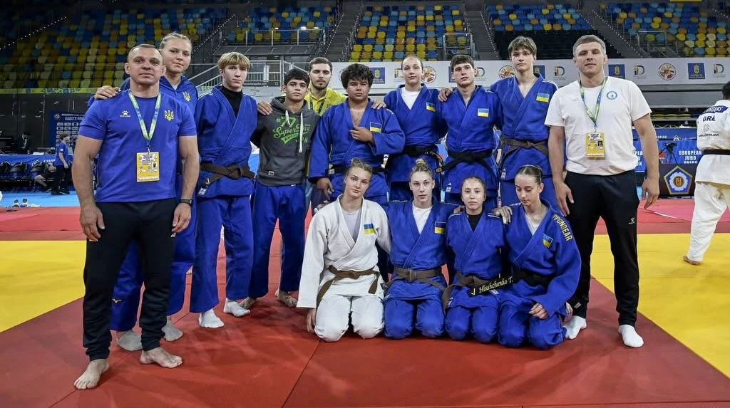 Українська кадетська команда виборола срібні медалі на чемпіонаті Європи-2026 у змішаних командних змаганнях