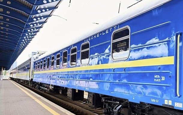 Укрзалізниця оголосила про обмеження руху поїздів внаслідок атаки РФ: можливі затримки рейсів