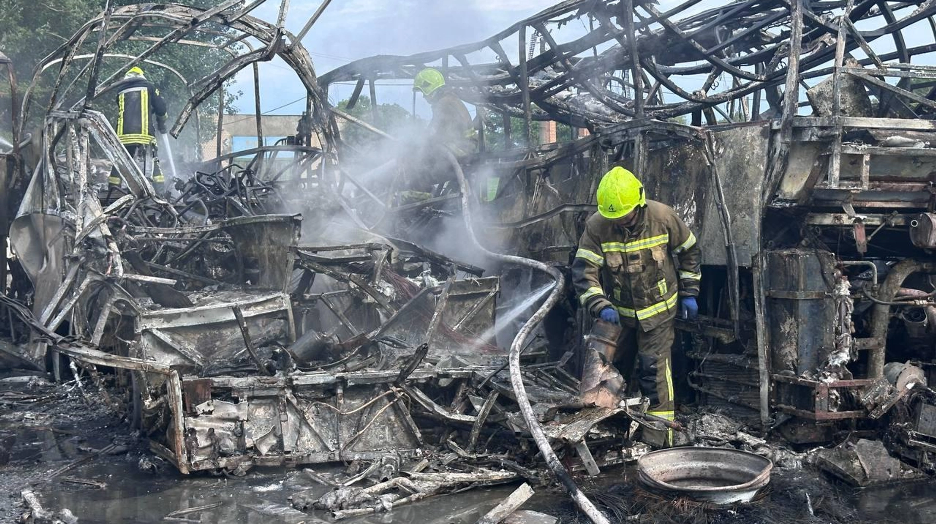 В Одесі внаслідок атаки РФ знищено автобуси, скасовано частину рейсів