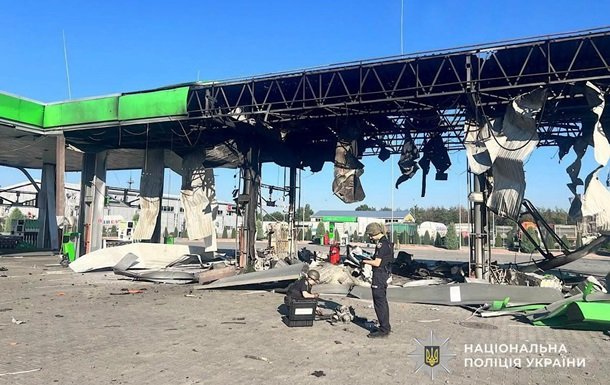 Ворог цілеспрямовано уражає автозаправні станції: українцям варто бути готовими до змін у паливній ситуації