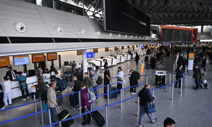 ЄС вживає заходів для вирішення проблем з чергами в новій системі в'їзду