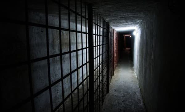 ЄС запровадив санкції проти 15 осіб, відповідальних за знущання над українськими полоненими, включно з інцидентом в Оленівці