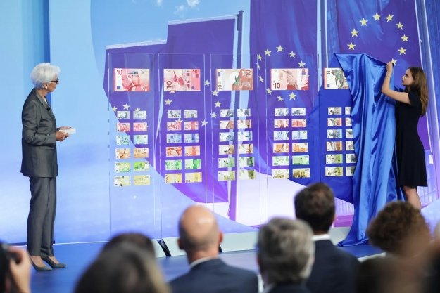 Європейський центробанк представив десять нових дизайнів банкнот євро