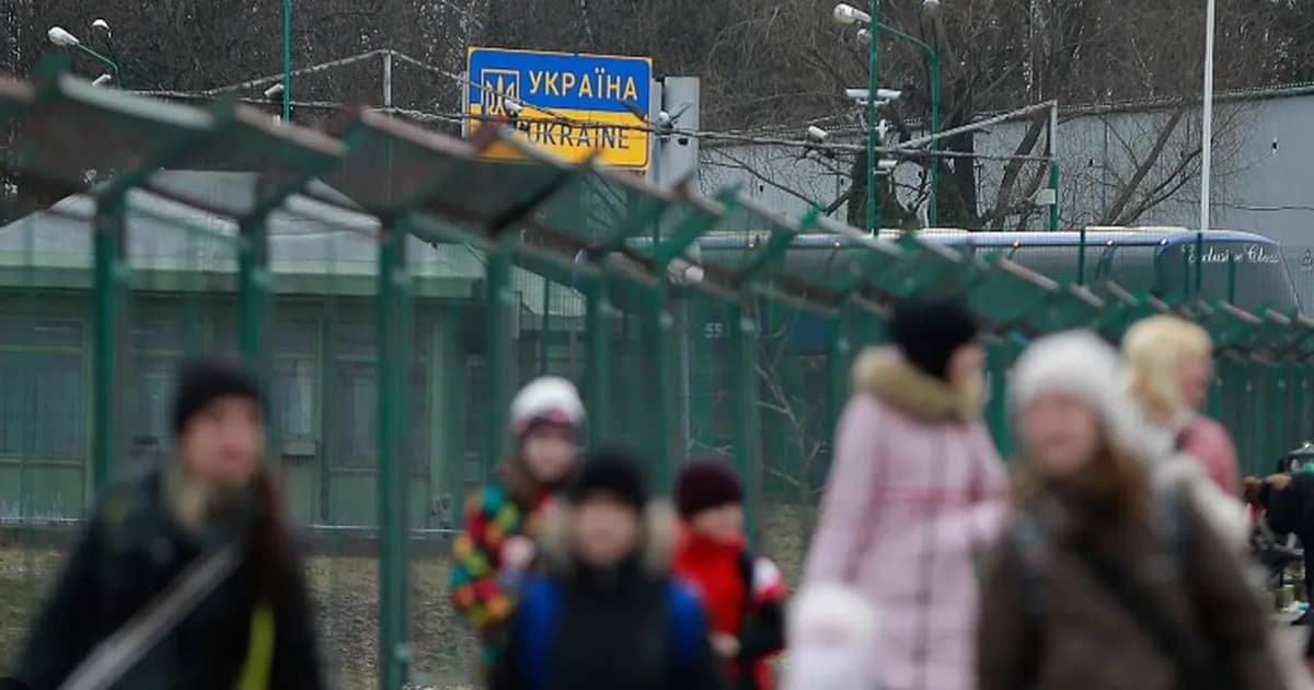 Зміни в ЄС: нові заходи захисту українців, українські ракети для системи Patriot та візит Сійярто до Китаю.