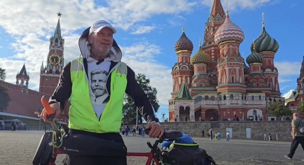Чеський мандрівник здійснив велосипедну подорож "Україна" від Естонії до Москви
