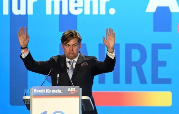 Депутату "АдН" може загрожувати арешт через судовий позов від сатирика