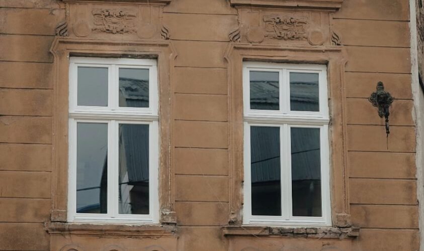 Львів'яни знову стикаються зі штрафами за незаконні пластикові вікна