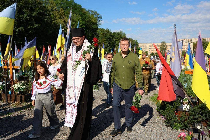 Львівщина вшанувала героїв, які віддали життя за Україну, у День Незалежності на 35-річчя проголошення незалежності держави