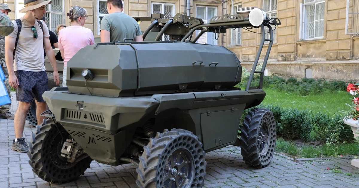Львівська обласна військова адміністрація та благодійники передали два НРК для потреб фронту