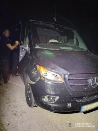 На Львівщині мікроавтобус наїхав на пішохода, юнак помер в лікарні